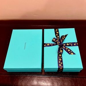 Selling a brand new ladies Supreme Tiffany T-shirt with Tiffany box - size M